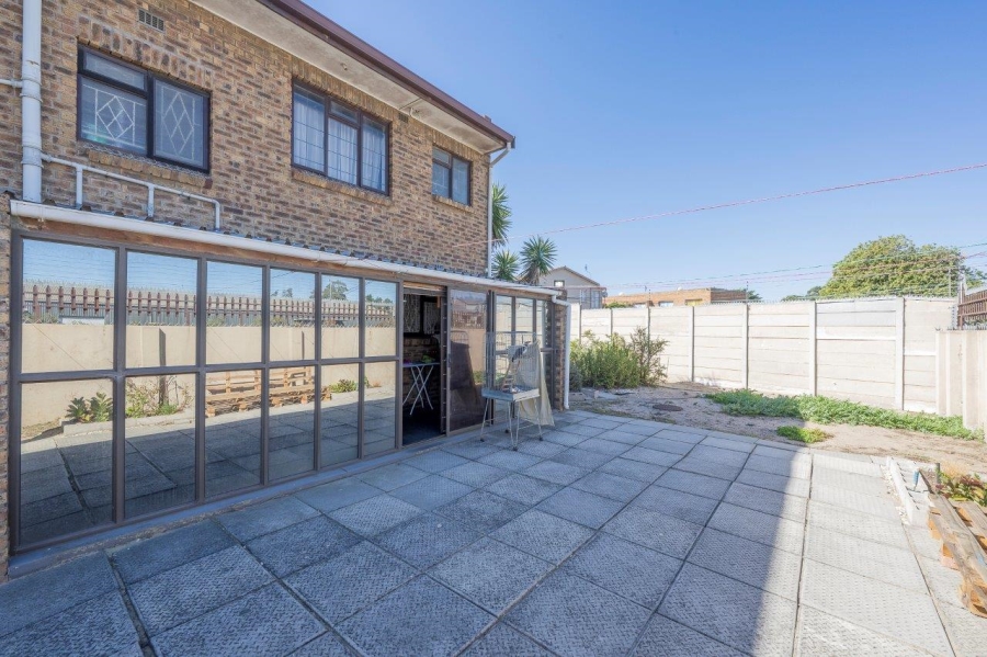 3 Bedroom Property for Sale in Stikland Western Cape